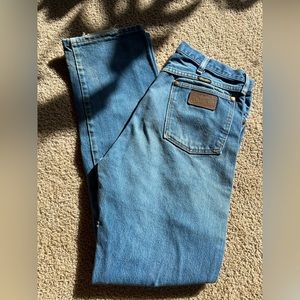 Faded 33x33 men’s Cowboy Cut Wrangler Jeans with wear